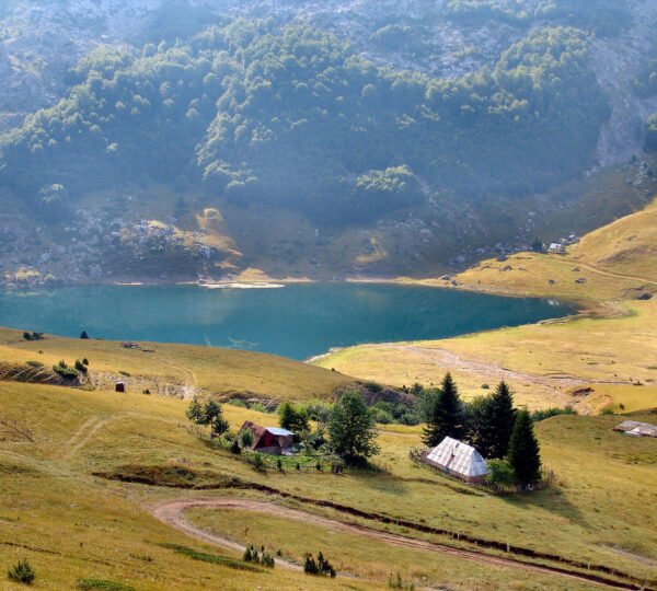 Rikaveci Lake